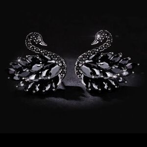 🖤 Swarovski-Inspired Black Swan Earrings Elegant Crystal Statement Studs